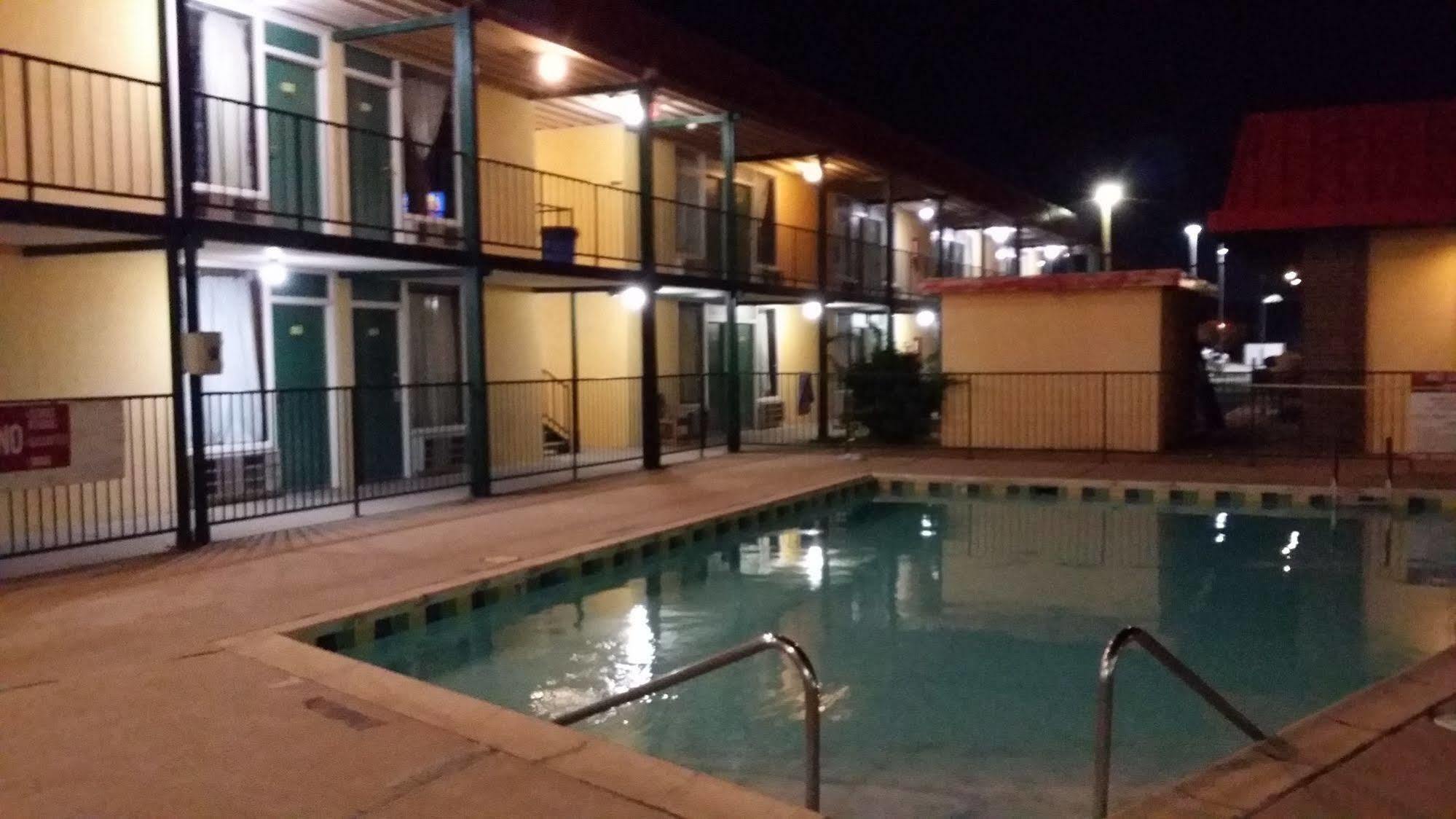 West Texas Inn & Suites Midland Bagian luar foto